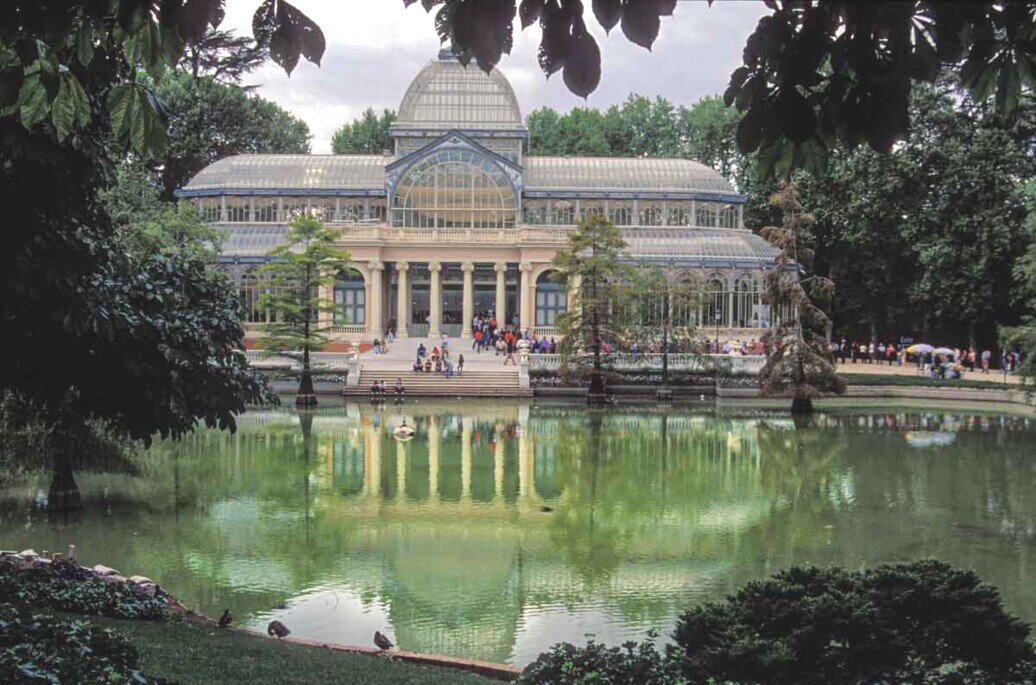Palazzo di Cristallo Madrid in metallo e vetromsituato nel Parco de el retiro.