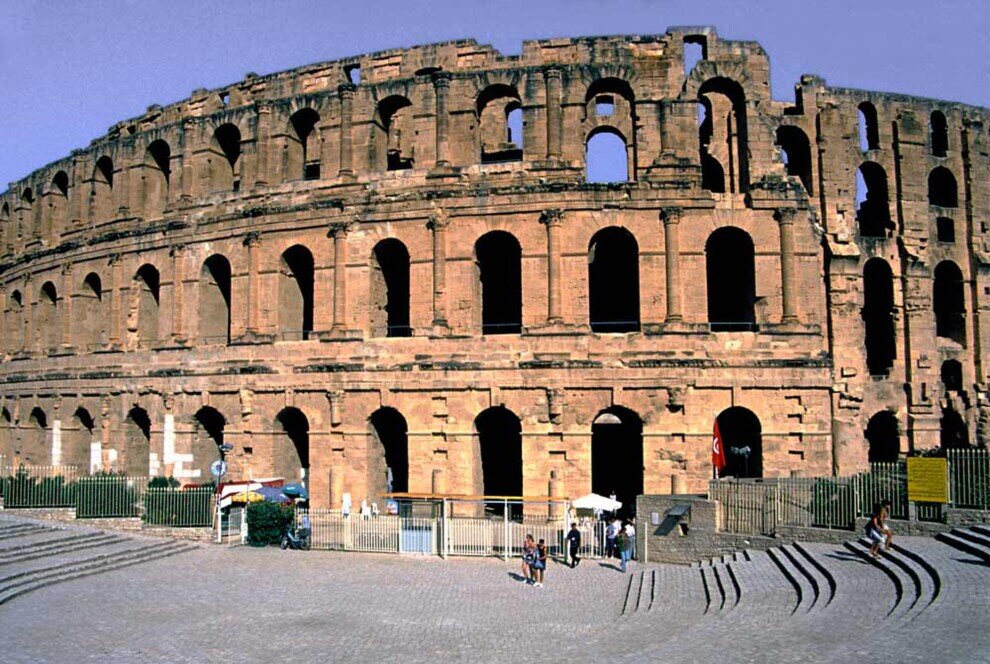 L'anfiteatro romano di El Djem del tutto simile al colosseo di Roma