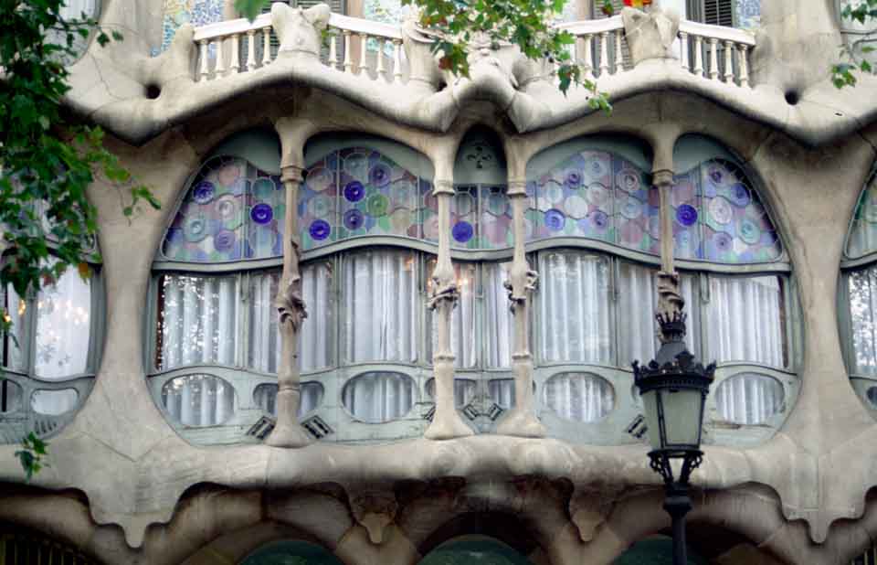 Casa Batlò Barcellona Casa Batlò facciata con motivi marini