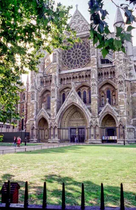 L'abbazia di Westminster Abbazzia in stile gotico vista dal parco.