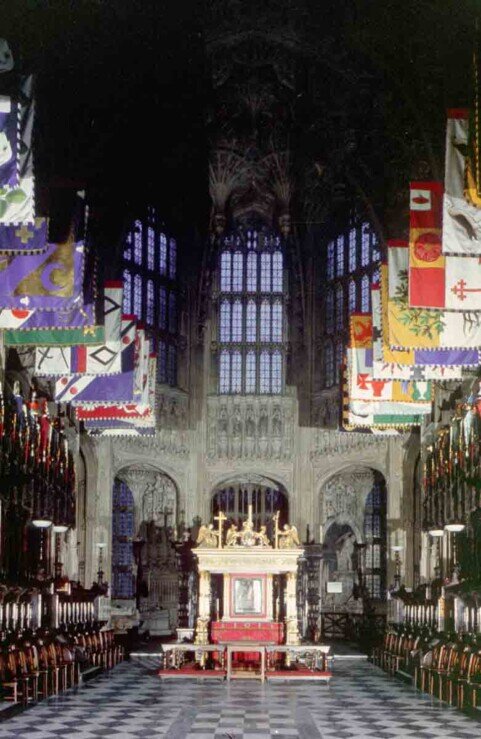 Lady Chapel Westminster Abbey Una cappella adornata con stendardi araldici colorati