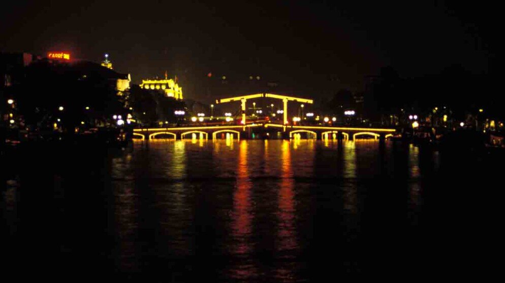 Il Magere Brug o "ponte magro". Il Magere Brug o "ponte magro".