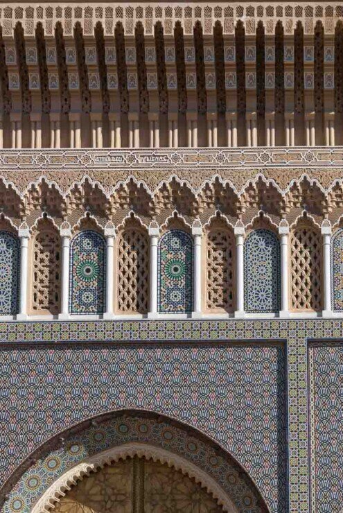 Palazzo Reale dar el Makhzen La facciata del palazzo reale di Fez adornata da minuscoli mosaici colorati.