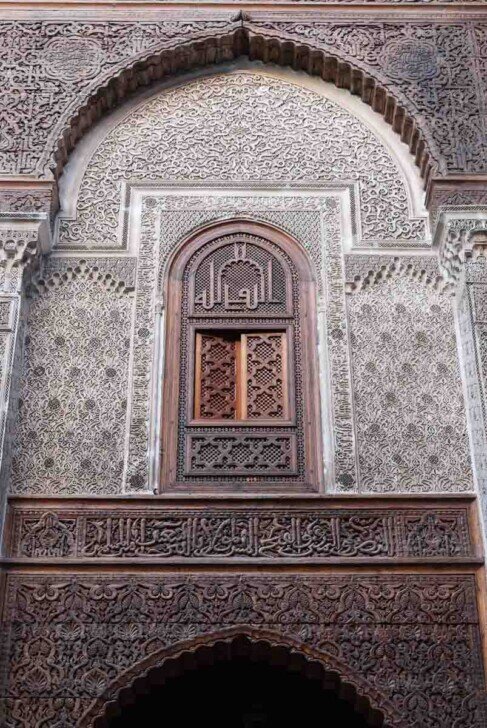 Medina di Fez Fez, nella medina la facciata piena di stucchi della Mosquee et Universite Karaouiyne
