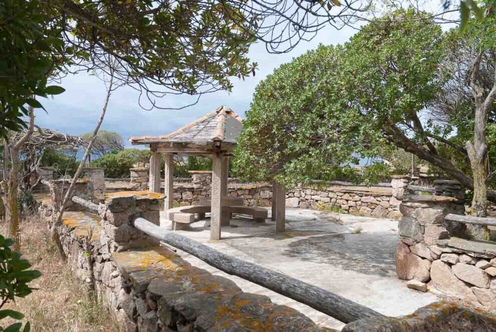 Serie di manufatti e giardini realizzati dai detenuti all'Isola dell'Asinara.
