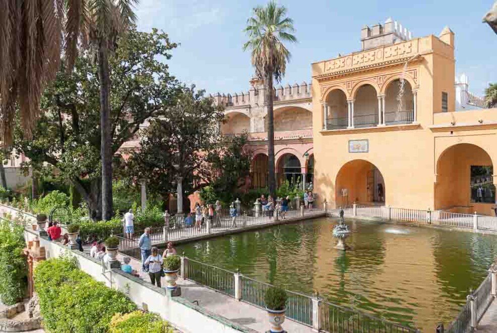 Stagno di Nettuno visto dall'alto Lo stagno di Nettuno con sullo sfondo l'ingresso ai giardini.