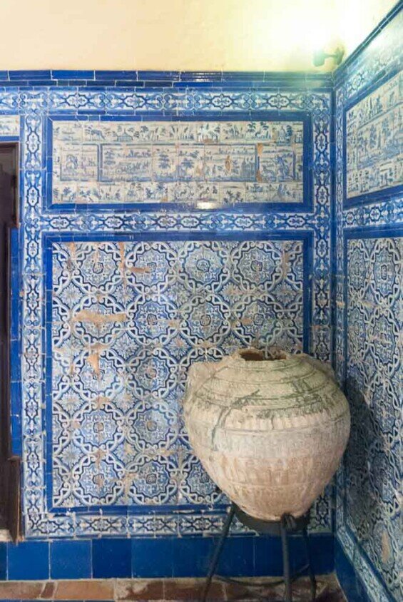 Mosaici e vasi archeologici nella casa della contessa lebrijia Mosaici e vasi archeologici nella casa della contessa lebrijia