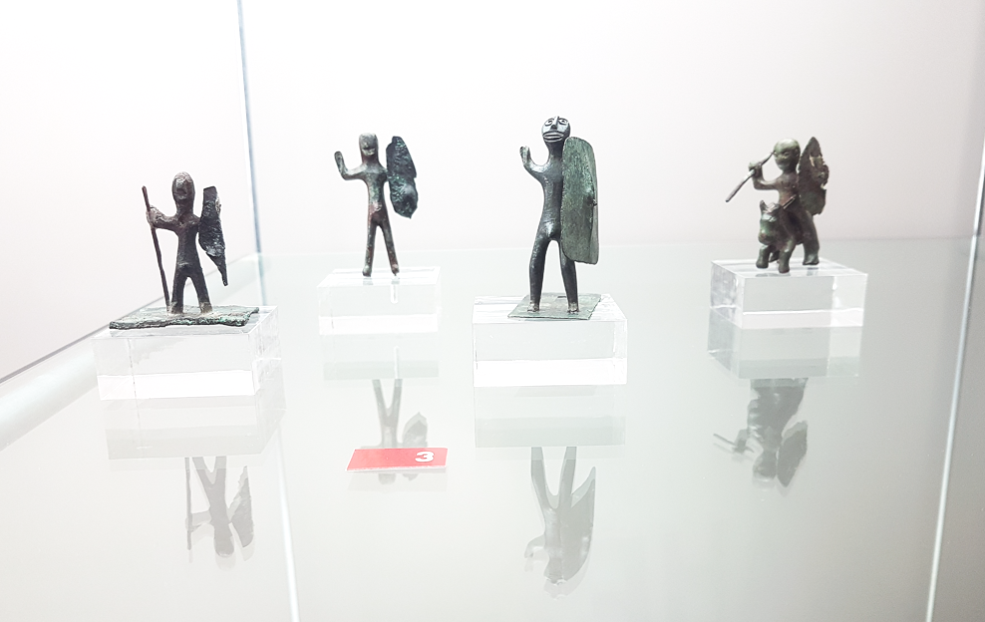 I bronzetti di Làgole Collezione di bronzetti di Làgole, piccole sculture in bronzo in mostra.