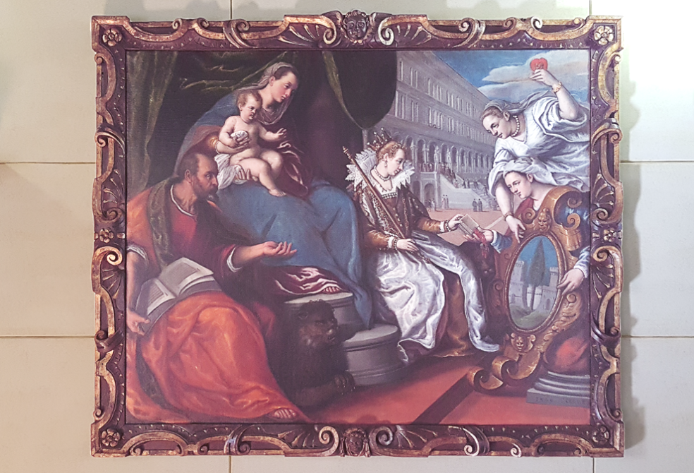 Un quadro di Cesare Vecellio Dipinto della Sacra Famiglia di Cesare Vecellio, esposto su una parete.