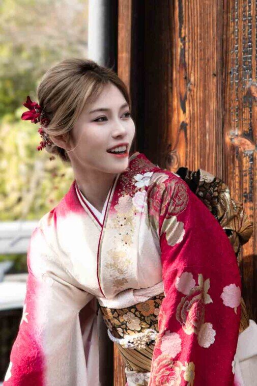 Kimono_Kyoto Ragazza in Kimono a Kyoto.