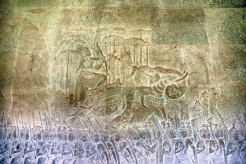 Bassorilievo con l'esercito di Suryavarman Bassorilievo mostra la grande armata di Suryavarman in marcia.