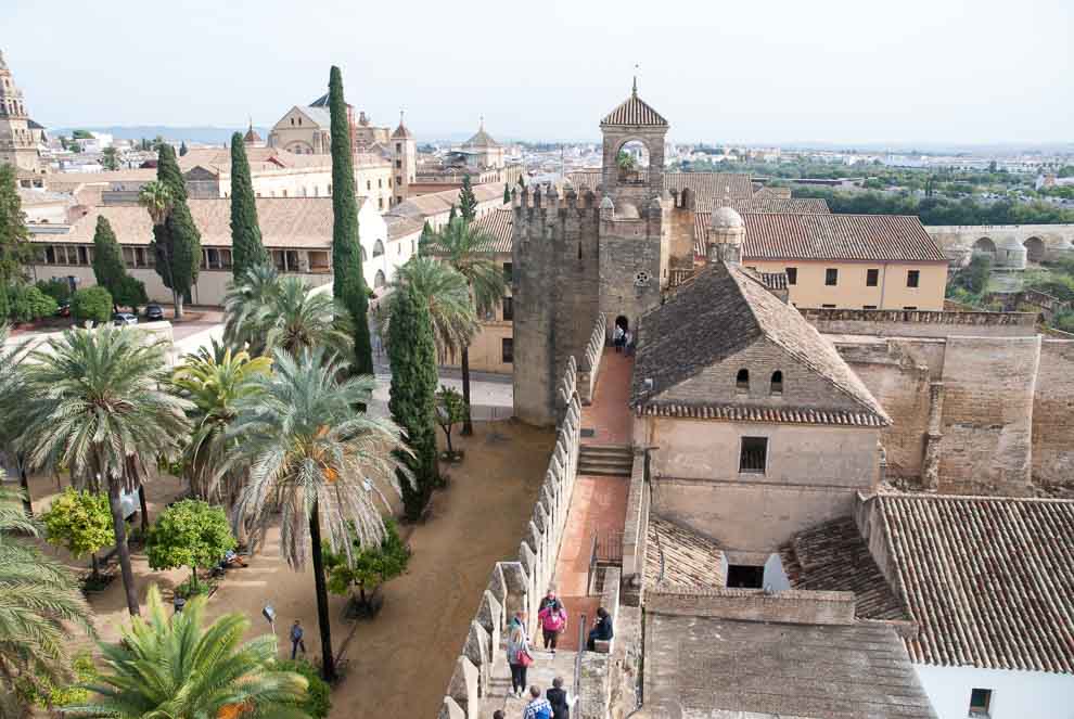 Le mura medievali dell'Alcázar de los Reyes Cristianos a Cordova.