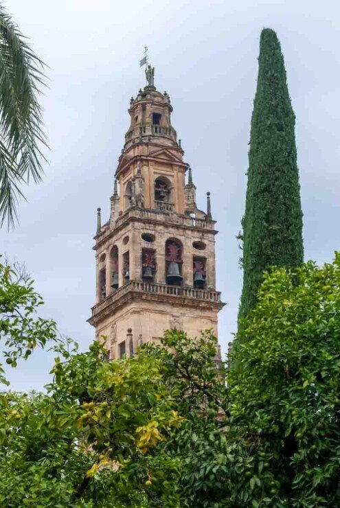 La cima del minareto nella mezquita di Cordoba in stile barocco.