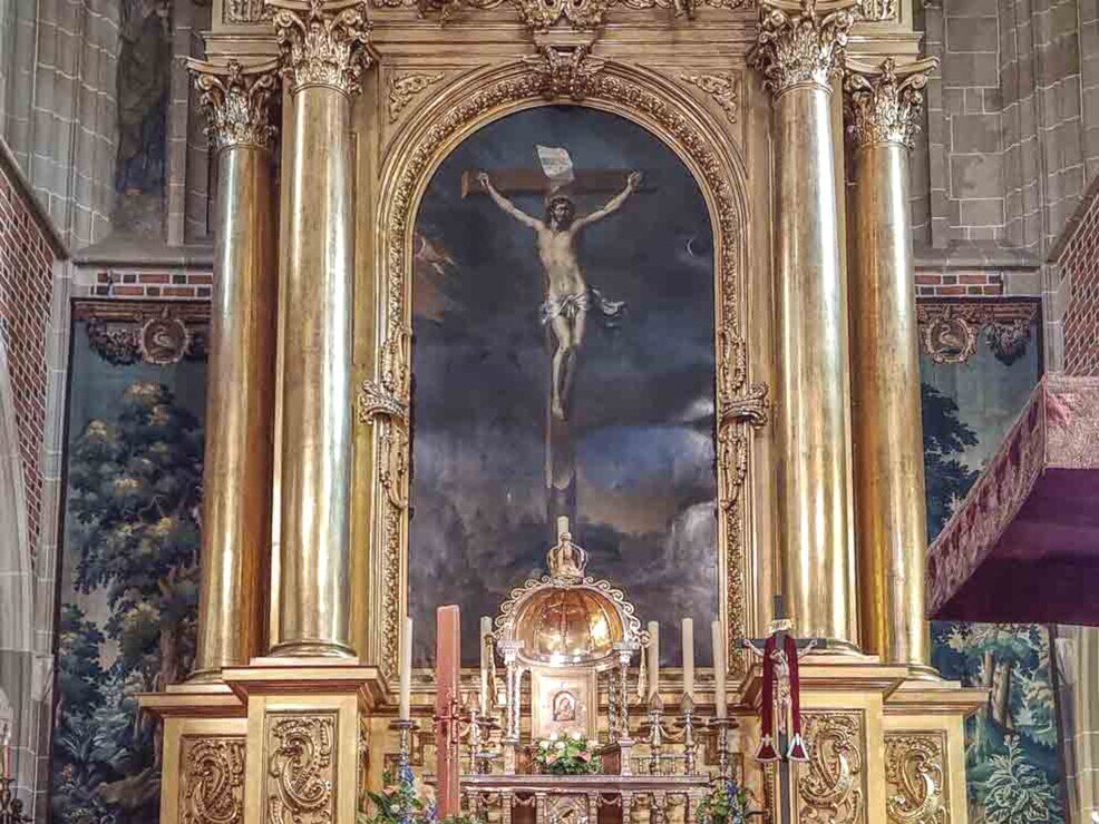 Dettaglio del dipinto della crocefissione Il dipinto di Cristo crocefisso sull'altare della Cattedrale di Wawel.