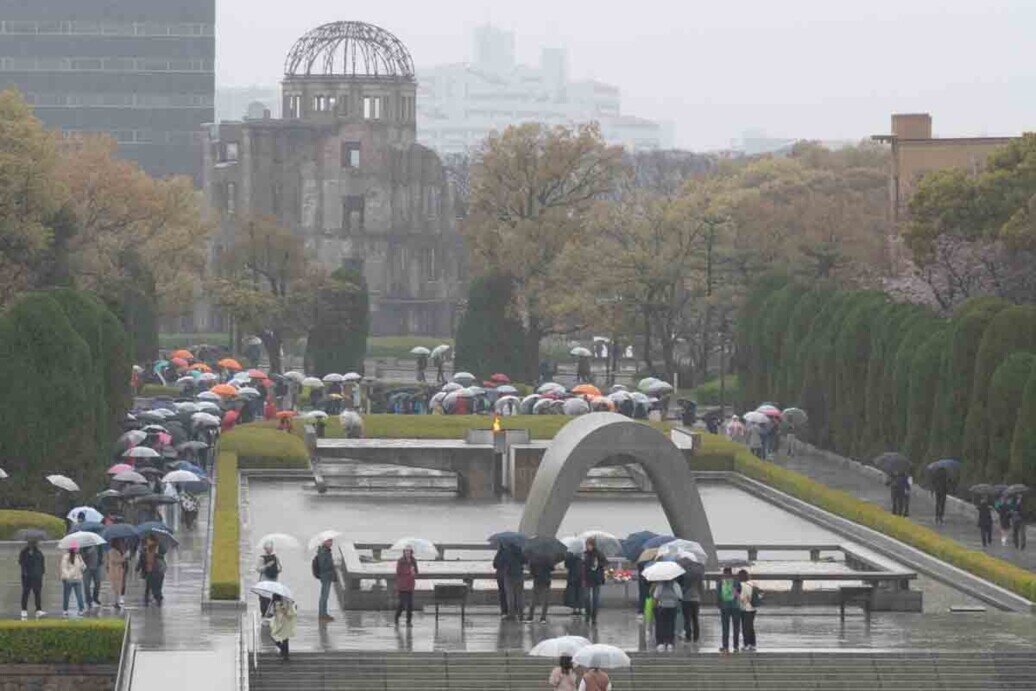 Hiroshima_laghetto della Pace Hiroshima scorcio dall'alto del laghetto della pace in una giornata uggiosa.