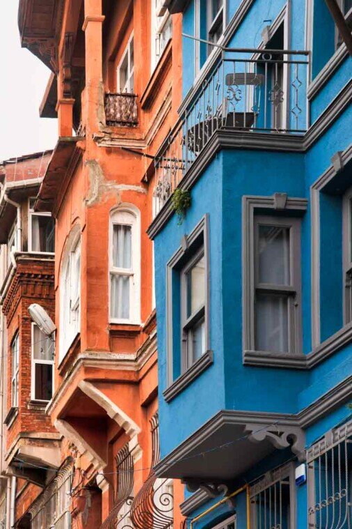 Case colorate nel quartiere storico di Istanbul.