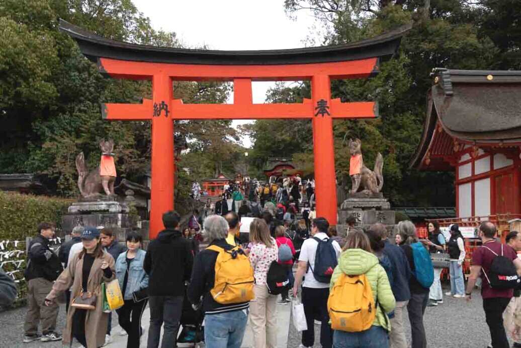 Torii d'ingresso al Fushimi Inari-Taisha Porta rossa del tempio di Fushimi Inari-Taisha