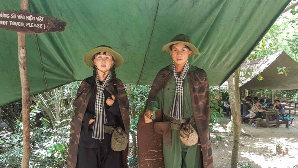 Manichini con abbigliamento e armamenti tipici ed altri reperti d’epoca.