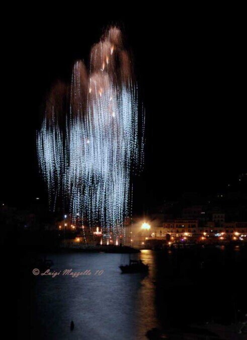 Fuochi artificiali in onore di San Silverio patrono di ponza.