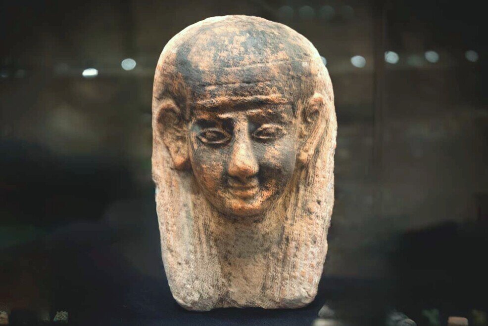 Maschera di terracotta usata come oggetto votivo.