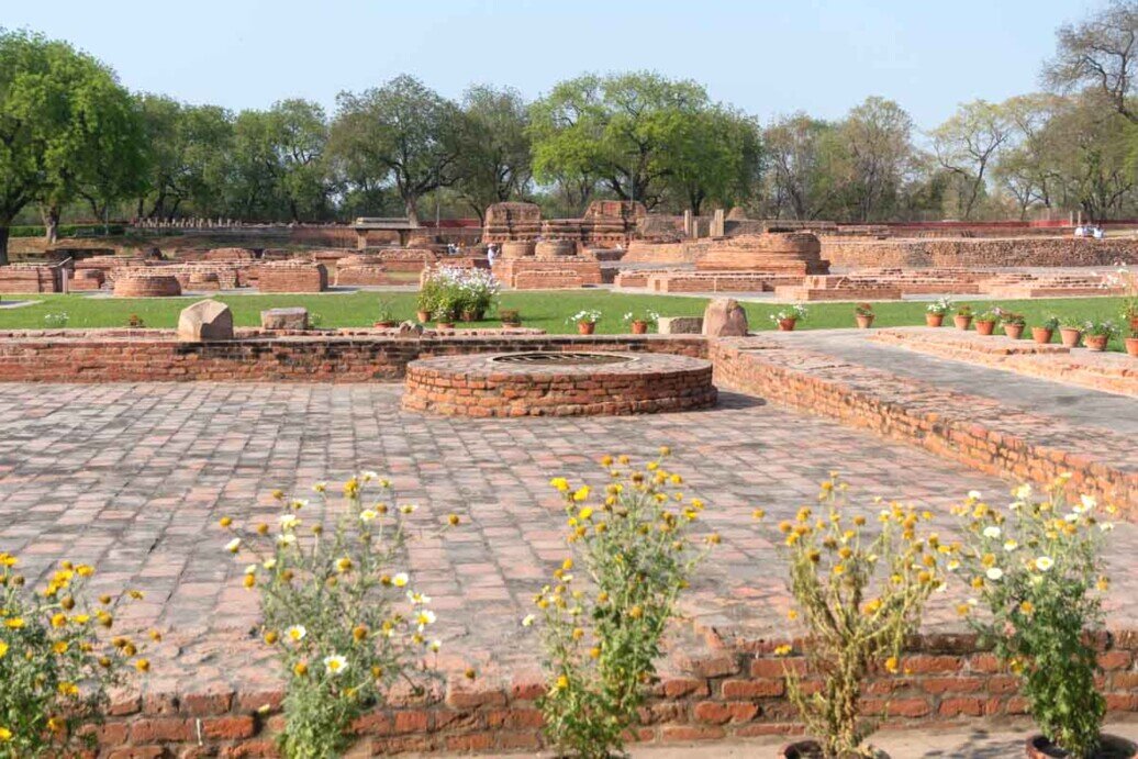 Il sito archeologico di Sarnath Resti archeologici frutto degli scavi sul sito di Sarnath