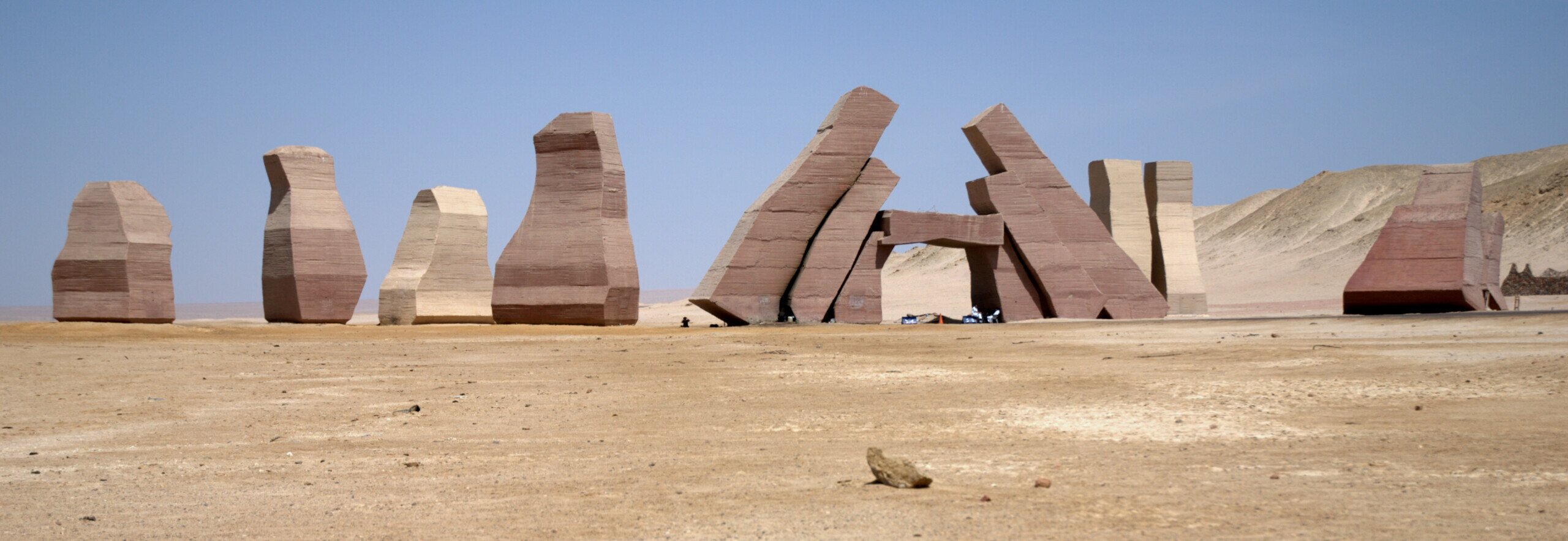 Monoliti nel deserto di Ras Mohamed che rappresentano il nome di allah.