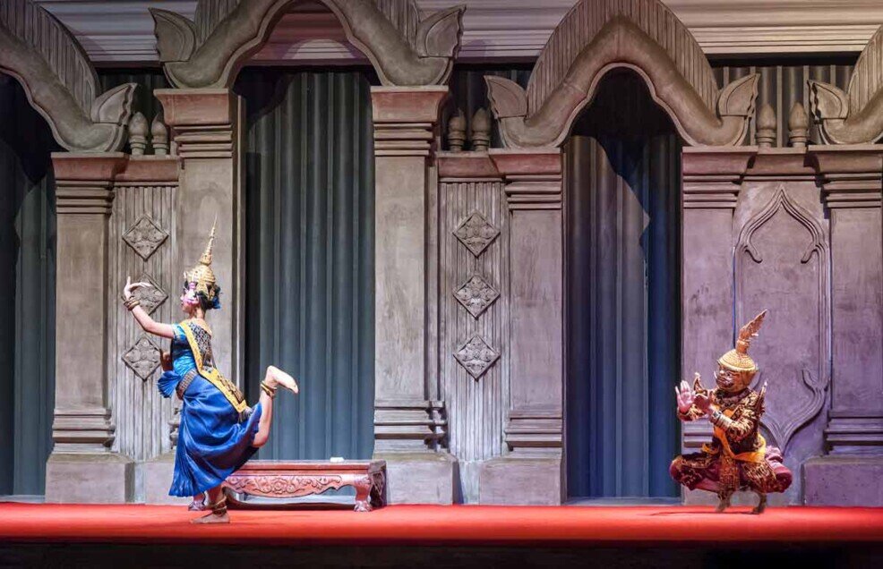 Danzatrice apsara sfida un maligno