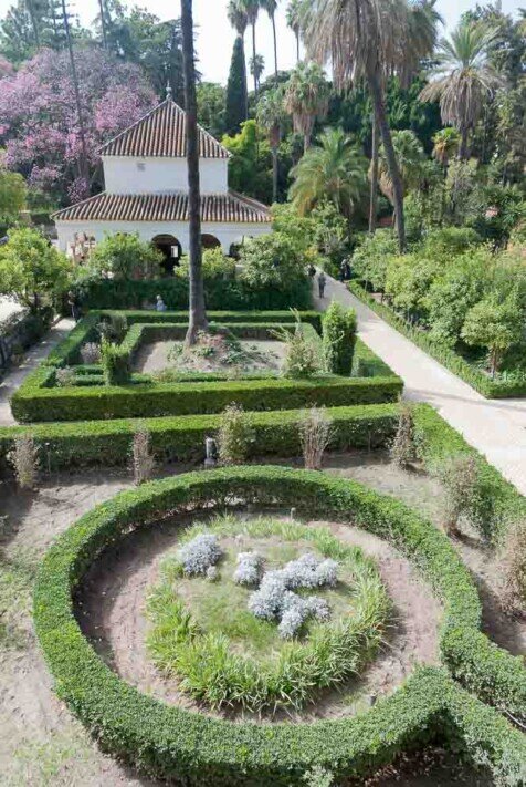 Giardini dell'Alcazar visti dall'alto Una serie di siepi rotonde e quadrate all'Alcazar di Siviglia.