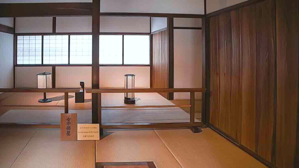 Takayama-jinya stanza delle cameriere Questa è la stanza delle cameriere che si prendevano cura personalmente dei governatori/magistrati provinciali nel Takayama-jinya