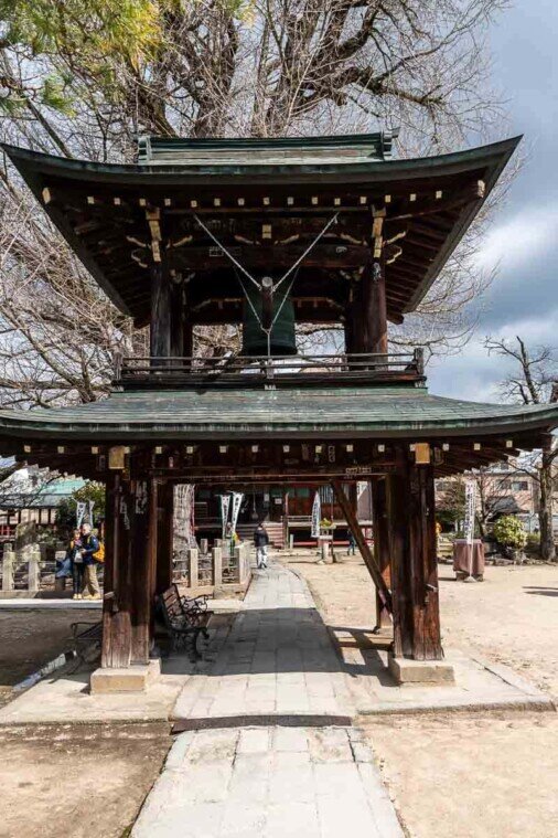 Tempio Hida Kokubunji-il campanile Campanile a forma di pagoda a due piani nel Tempio Hida Kokubunji