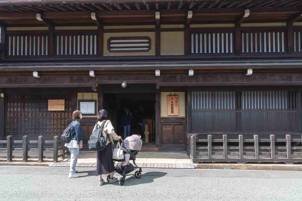 Museo dell'artigianato popolare di Kusakabe Ingresso al Museo dell'artigianato popolare di Kusakabe di Takayama