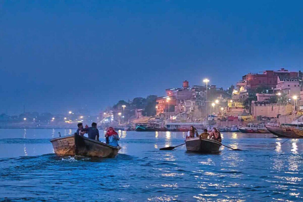 Barche sul Gange all'alba Barche sul Gange all'alba