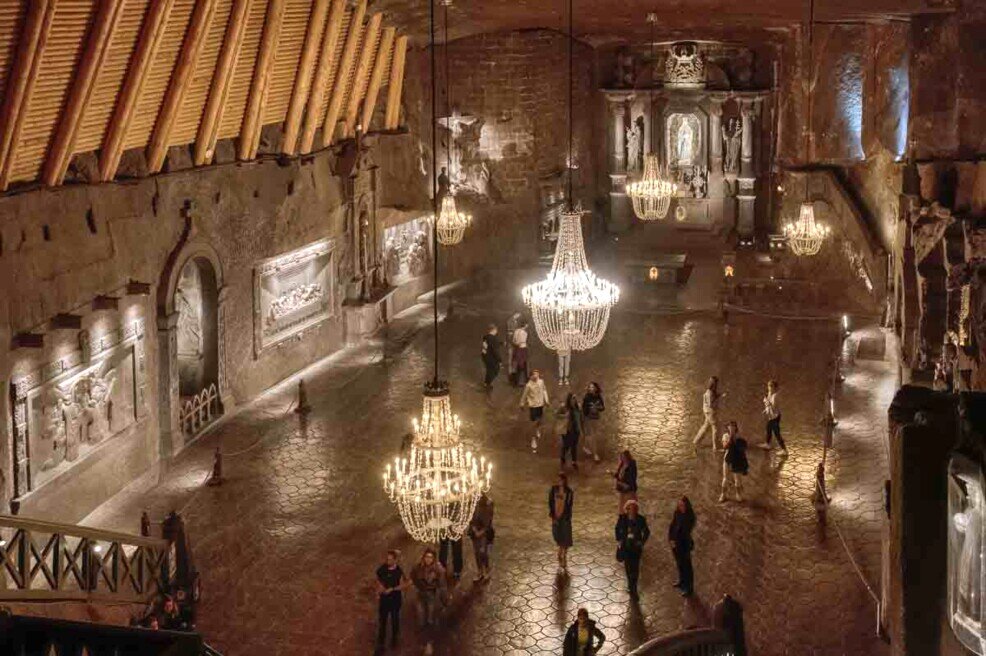 La Cattedrale di Santa Kinga Una cattedrale con immensi lampadari tutto fatto col sale.