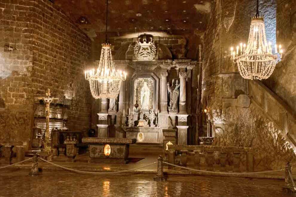 Altare della Santa Kinga L'altare scolpito nel sale nella miniera di Wieliczka.
